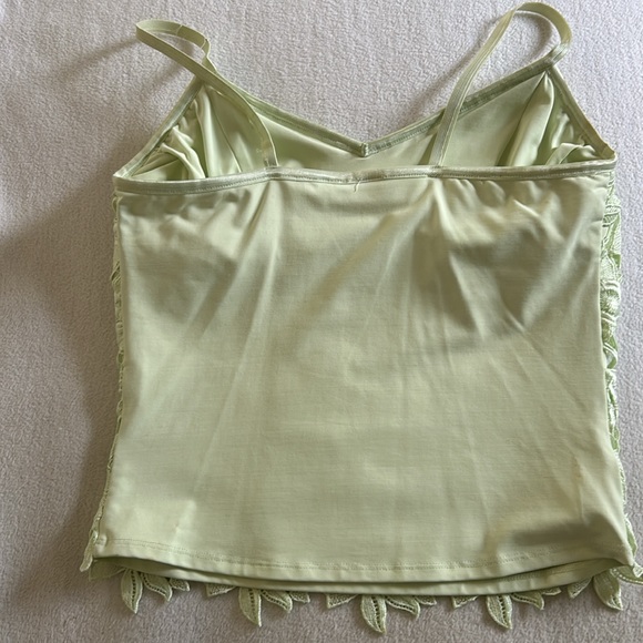 Top mint green lace back has stretch material, bra build in size S - Picture 2 of 4